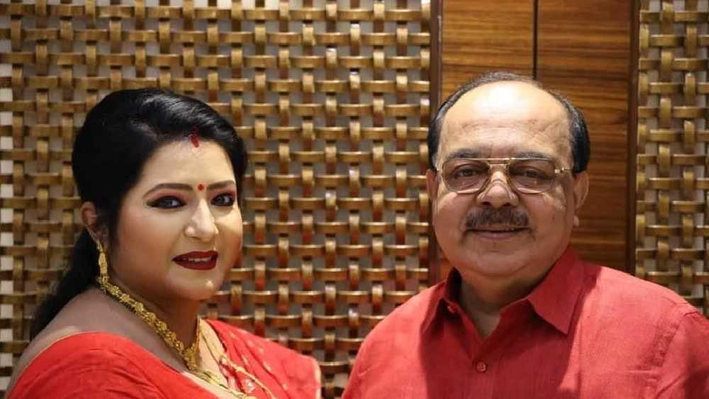 বিবাহবিচ্ছেদের পক্ষে আদালত রায় দেওয়ার পরে শোভন বলেন, ‘‘বৈশাখী যে অবস্থার মধ্যে দিয়ে যাচ্ছিল, তার অবসান হল। অনেক অসত্য কথা বলা হয়েছিল। চক্রান্তও হয়েছিল। আমি একটা কথা বলতে পারি— যে কোনও পরিস্থিতিতে দায়িত্ববোধ নিয়ে সচেতন আমি।’’