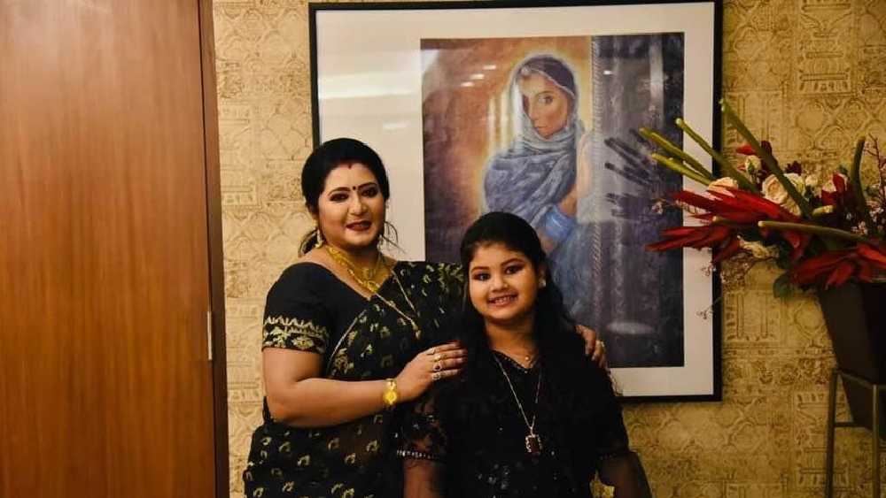 বৈশাখী জানান, মেয়ের ভরণপোষণের জন্য তিনি কারও উপর নির্ভরশীল নন। মনোজিতের থেকে কোনও অর্থ দাবি করেননি তিনি। 