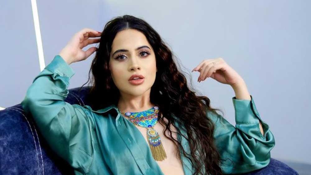 শরীর প্রদর্শক স্বল্পবাসে প্রায়শই বিভিন্ন অনুষ্ঠানে হাজির হতে দেখা যায় উরফিকে। পোশাকের জন্য বলিউডের ‘ফ্যাশন পুলিশ’দের কটাক্ষেরও শিকার হন উরফি।