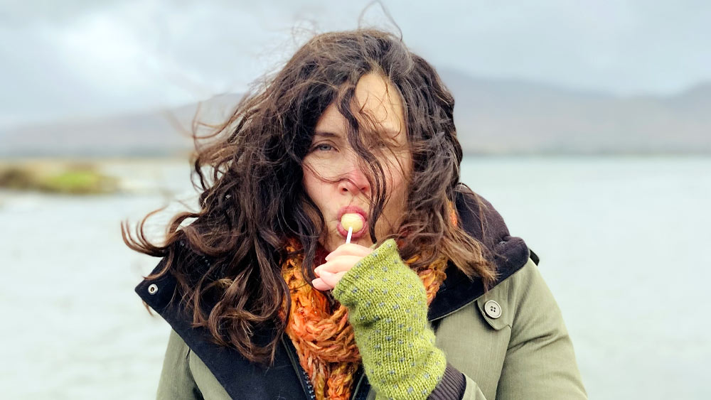 কিন্তু রেচেল এখন কোথায়? তিনি কী করছেন? কেমন আছেন? একটি সংবাদ সংস্থা জানিয়েছে, রেচেল এখন অভিনয় ছেড়ে প্রযোজনায় মন দিয়েছেন।