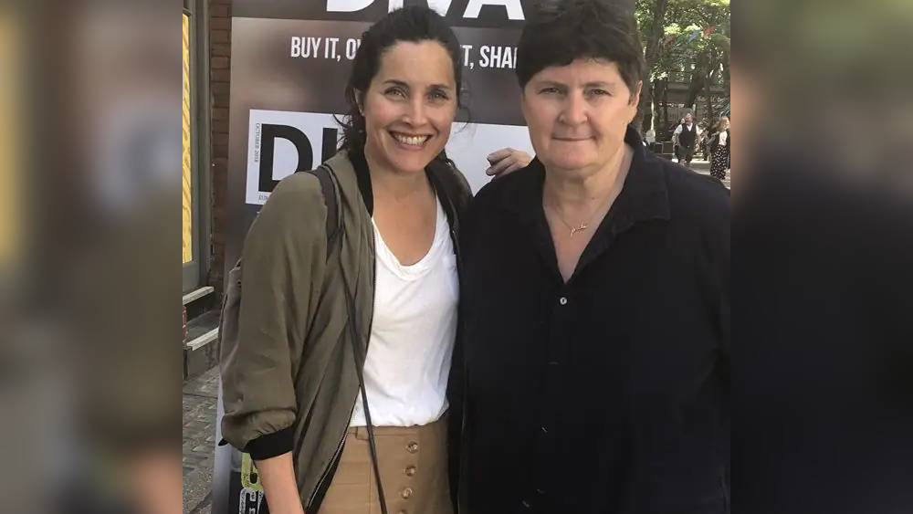 তবে রেচেল নেটমাধ্যম বিমুখ নন। একটু খেয়াল করলেই টুইটারে তাঁর দৈনন্দিন জীবনের খোঁজ পাওয়া যাবে।