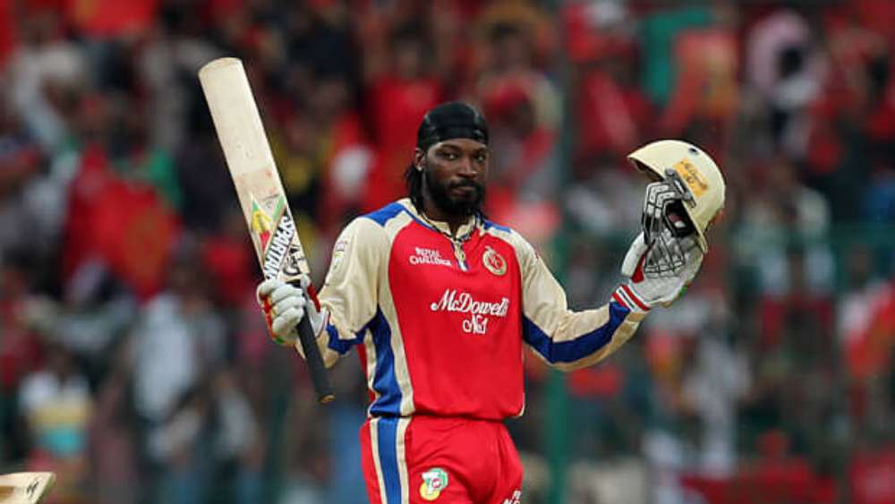 সে বারই প্রথম বার খেলার সুযোগ পায় কোচি। ম্যাচের তৃতীয় ওভারে পরমেশ্বরণের বলে তিনটি চার ও চারটি ছক্কা মারেন ক্রিস গেল। একটি নো বলও করেন পরমেশ্বরণ।