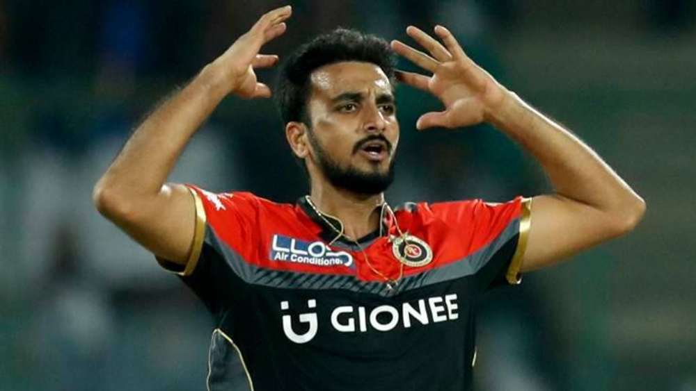 ২০২১ সালে রয়্যাল চ্যালেঞ্জার্স ব্যাঙ্গালোরের হর্ষল পটেলও এক ওভারে ৩৭ রান দেন। চেন্নাই সুপার কিংসের বিরুদ্ধে ছিল খেলা।