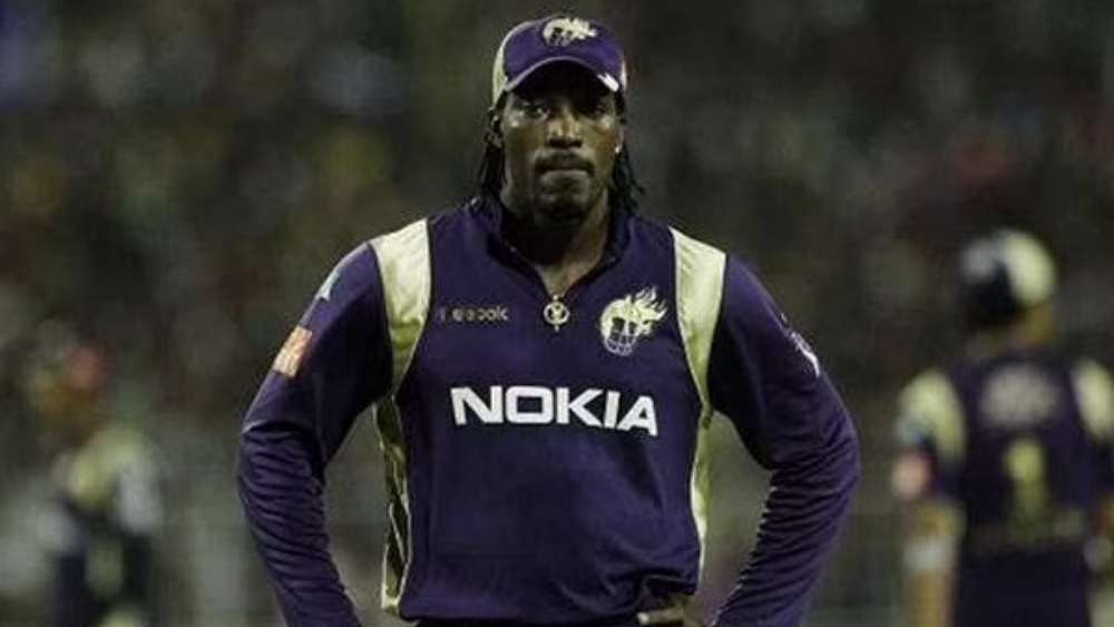 বোপারাকে এক ওভারে চারটি ছক্কা মারেন ক্রিস গেল। ওয়াইডে সাত রান দেন বোলার। সেই সঙ্গে দু’টি খুচরো রান হয়।