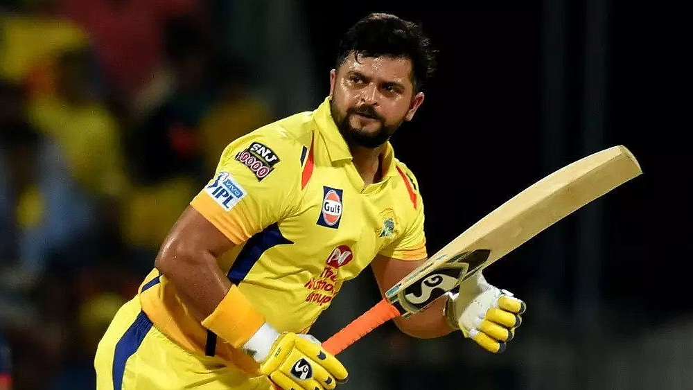 ম্যাচে ষষ্ঠ ওভারে আওয়ানার বলে পাঁচটি চার ও দু’টি ছক্কা মারেন সুরেশ রায়না। একটি নো বলও করেন আওয়ানা।