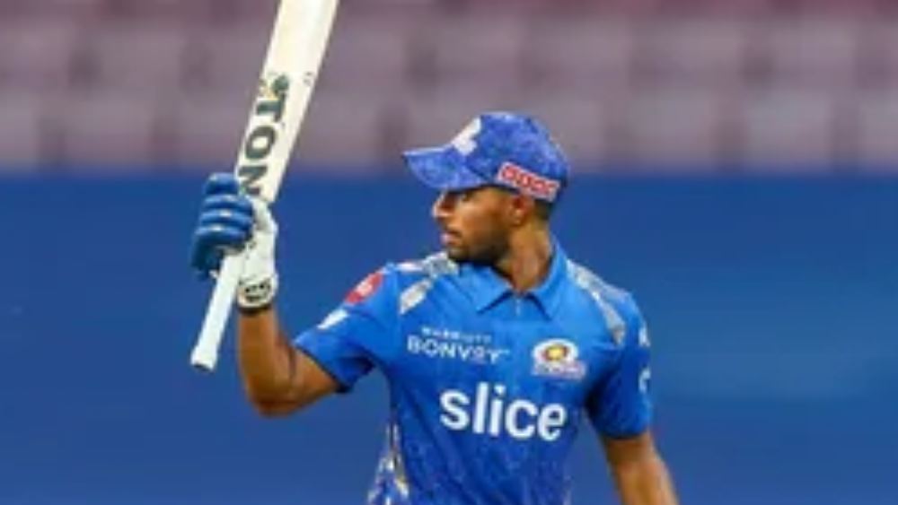 মুম্বই এই মরসুমে তিনটি ম্যাচেই হেরেছে। কিন্তু মাঝের সারিতে ব্যাটিং করতে নেমে তিলক নজর কেড়ে নিয়েছেন। শেষ ম্যাচে কলকাতার বিরুদ্ধেও ভাল ব্যাটিং করেছেন। ৩ ম্যাচে তাঁর রান ১২১।