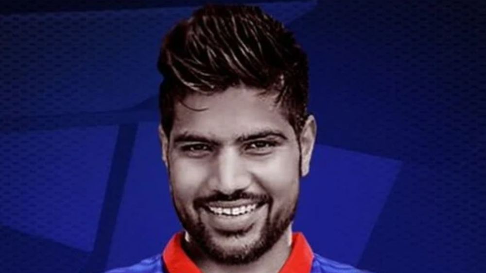 দিল্লির ললিত যাদবও নজর কেড়েছেন। প্রথম ম্যাচে মুম্বইয়ের বিরুদ্ধে শেষ ওভারে দলকে জিতিয়েছেন। দিল্লির হয়ে ঘরোয়া ক্রিকেটে খেলেন তিনি।