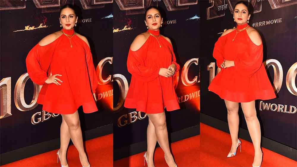 আমিরের মতো কম যান না হুমাও। রেড কার্পেটে ‘পোজ’ দেওয়ায় তিনিও যে যথেষ্ট পটু, তা আরও এক বার বোঝা গিয়েছে।