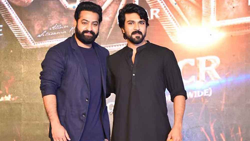 আসলে, শবরীমালা মন্দিরের আয়াপ্পাস্বামীর ভক্ত রামচরণ ‘আয়াপ্পা দীক্ষা’-র ব্রত করছেন। ফলে ৪১ দিন পর্যন্ত তাঁকে নিরামিষাশী থাকতে হবে। গোঁফদাড়ি কাটা বা জুতো পরা যাবে না। পরতে হবে কালো পোশাকও।