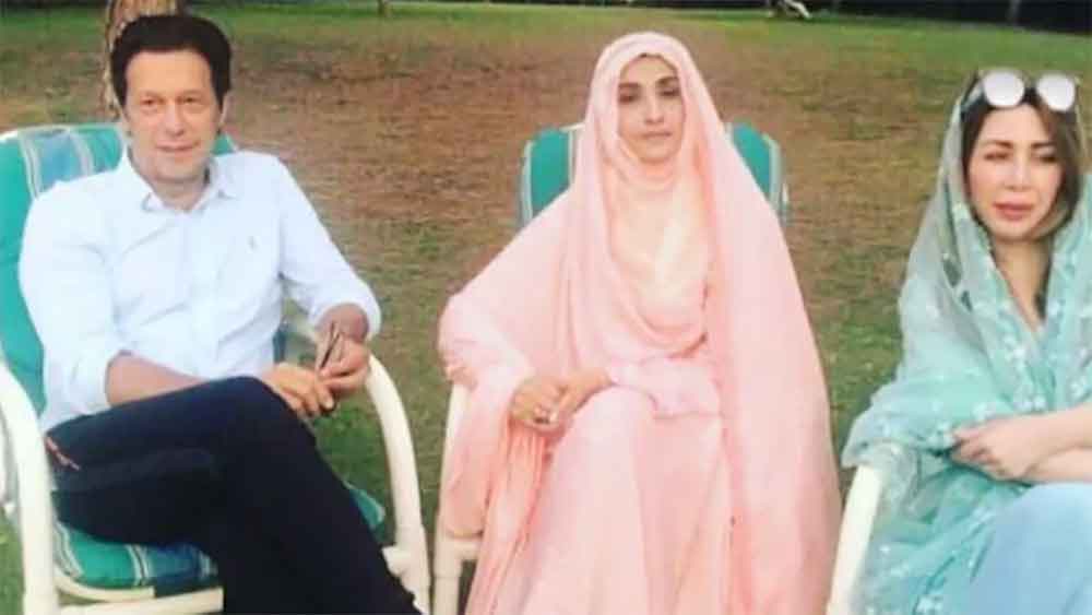 পাক সংবাদমাধ্যমে ইমরানের খবরের মাঝেও ফারহার বিরুদ্ধে অভিযোগ ঝড় তুলেছে। এমন এক সময় যখন নিজের গদি বাঁচাতেই ব্যস্ত ইমরান।