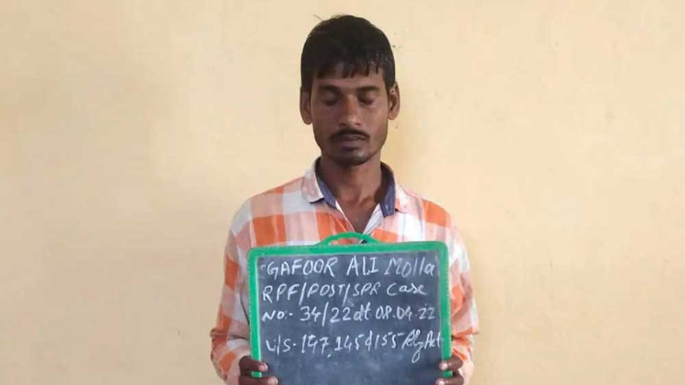 তিনিই বৃহস্পতিবার রাতে ঘোড়া নিয়ে উঠেছিলেন