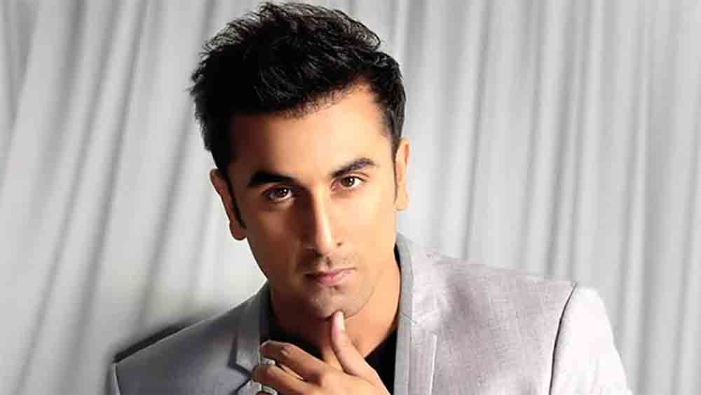 এ তো গেল রণবীর এবং তাঁর এককালের বান্ধবী দীপিকার কথা। রণবীরের পাশাপাশি তাঁর হবু স্ত্রী আলিয়াকেও কম আক্রমণ করেননি কঙ্গনা।