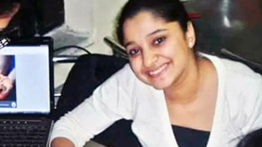 তবে স্কুলে পড়ার সময় খুব একটা মেধাবী ছাত্রী ছিলেন না রুক্মিণী। এমনকি ষষ্ঠ শ্রেণিতে ফেলও করেন তিনি।