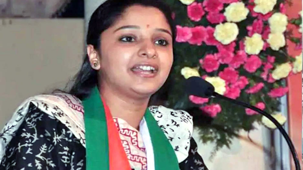 ফেল করার পর ভেঙে পড়েছিলেন রুক্মিণী। অনুশোচনা এবং বিড়ম্বনা এতটাই ঘিরে ধরেছিল যে, স্কুলে যেতেও ভয় পেতেন তিনি।