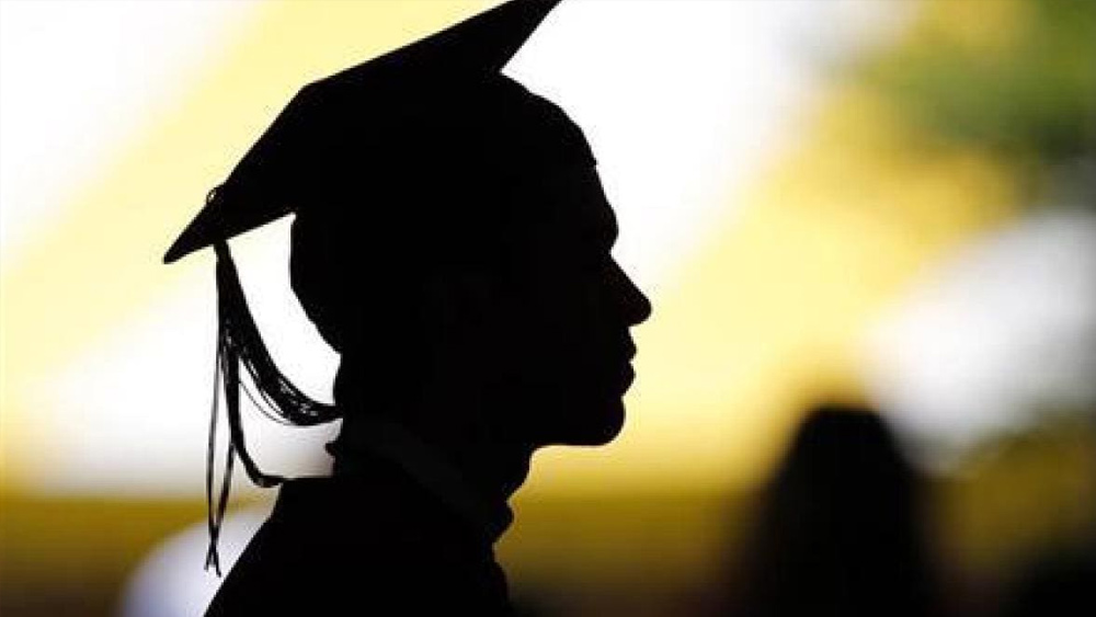 রুক্মিণী হিমাচল প্রদেশের ডালহৌসির সেক্রেড হার্ট স্কুলে দ্বাদশ শ্রেণির পড়াশুনো শেষ করেন। এর পর স্কুলের গণ্ডি পেরিয়ে অমৃতসরের গুরু নানক দেব বিশ্ববিদ্যালয় থেকে সমাজবিদ্যা নিয়ে স্নাতক হন। পরে মুম্বইয়ের টাটা ইন্সটিটিউট অব সোশ্যাল সায়েন্সেস থেকে স্নাতকোত্তর ডিগ্রি লাভ করেন এবং পড়াশুনোয় ভাল ফল করায় স্বর্ণপদকও পান।