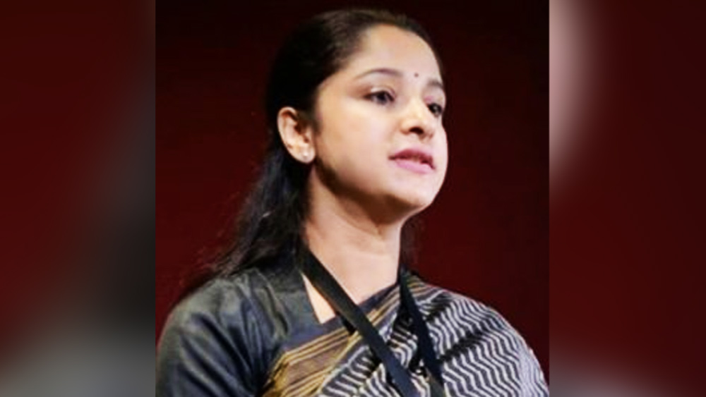 ইন্টারভিউয়ের প্রস্তুতি নিতে রুক্মিণী প্রতি দিন বেশ কিছু পত্রিকা পড়তেন। কয়েকটি মহড়া পরীক্ষাও দিয়েছিলেন তিনি। এর পরই রুক্মিণী সাফল্যের দোড়গোড়ায় পৌঁছন। আর ফিরে তাকাতে হয়নি তাঁকে। 