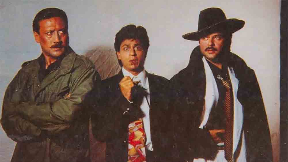 আমিরের আগেও ব্যর্থতার গ্লানির  স্বাদ পেয়েছিলেন শাহরুখ। ১৯৯৫ সালে বড়দিনের মরসুমে ‘ত্রিমূর্তি’ ঘিরে বেশ শোরগোল হয়েছিল। মুকুল আনন্দের সে ছবির প্রযোজক ছিলেন সুভাষ ঘাই। শাহরুখ ছাড়াও তাতে জ্যাকি শ্রফ এবং অনিল কপূরের জুটির উপর ভরসা ছিল প্রযোজকের।