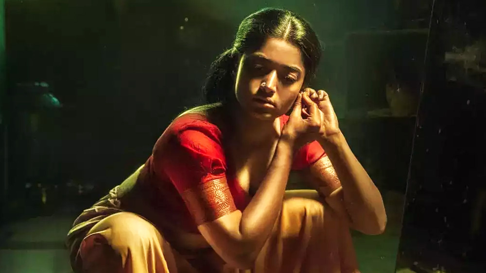 রশ্মিকা মান্দানা, আপাতত নামটাই যথেষ্ট৷ 'পুষ্পা: দ্য রাইজ'-এর নায়িকা রশ্মিকার এই বিপুল জনপ্রিয়তার কারণ তাঁর অভিনয় দক্ষতা এবং আকর্ষণীয় ব্যক্তিত্ব৷ 