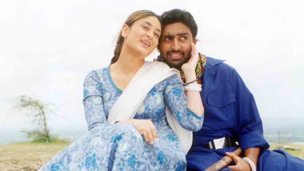 ‘রিফিউজি’-তে অভিষেক-করিনার পাশে ছিলেন জ্যাকি শ্রফ এবং সুনীল শেট্টিও। প্রথম দিনে ১ কোটি ৫৬ লক্ষ টাকার ব্যবসা করলেও প্রত্যাশা পূরণ করতে পারেননি অভিষেকরা। বলিউডের অন্দরের খবর, সব মিলিয়ে ১৭ কোটির বেশি ব্যবসা করেছিল ওই ছবি।