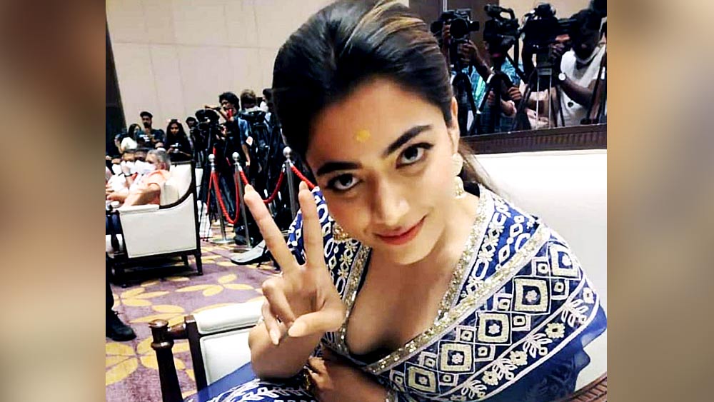 সব সময় হয়তো সম্ভব হয় না বাইরের কিছু মানুষের অহেতুক আক্রমণ উপেক্ষা করে নিজের মনের সঙ্গে ক্রমাগত যুদ্ধ করে ভাল থাকা৷ 