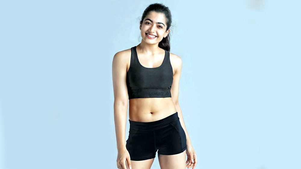 রশ্মিকা তৎক্ষণাৎ প্রতিবাদ করেন এবং বলেন, কোনও ব্যক্তিকে এই ধরনের কুরুচিকর আক্রমণ করা উচিত নয়৷ তিনি প্রশ্ন তোলেন অভিনেতাদের এই ধরনের আক্রমণ করে কী লাভ হয়?  শুধুমাত্র জনপ্রিয় বলেই কি একজনকে যা ইচ্ছে বলা যায়?  