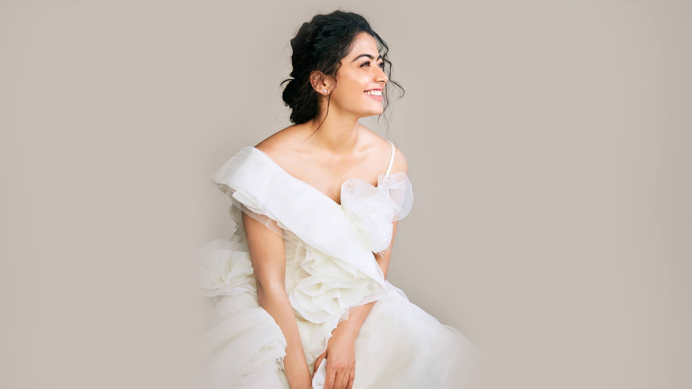 আত্মবিশ্বাসই রশ্মিকার এগিয়ে চলার মূলমন্ত্র৷ ২০১৬ সালে কন্নড় ছবিতে অভিনয় করে কেরিয়ার শুরু করেছিলেন রশ্মিকা৷ এবং খুব শিগগির বলিউডে সিদ্ধার্থ মলহোত্রর বিপরীতে অভিনয় করবেন রশ্মিকা 'মিশন মজনু' ছবিতে৷