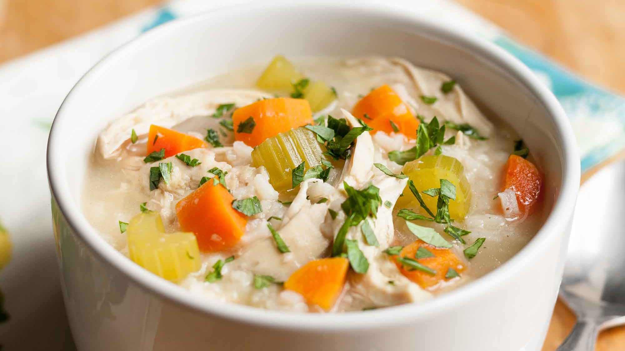 ভাত দিয়ে সুস্বাদু স্যুপ।