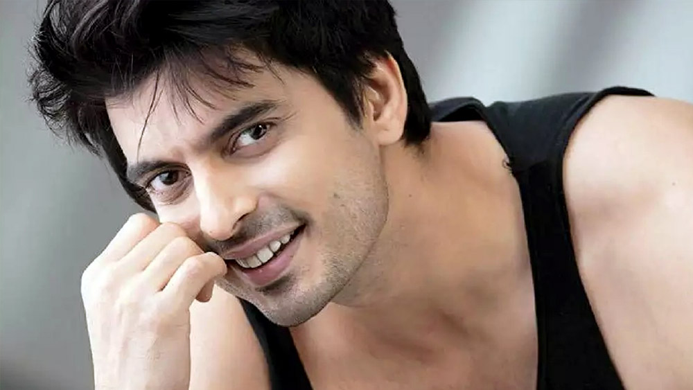 সাবিরের মতোই ছোটপর্দায় বেশ জনপ্রিয় মুখ গশমীর মহাজানি। ৩৬ বছরের এই অভিনেতা মূলত মরাঠি সিনেমায় অভিনয় করেন। তবে ‘ইমলি’-র মতো ধারাবাহিকের সৌজন্যে ঘরে ঘরে পৌঁছে গিয়েছেন গশমীর। আদিত্যকুমার ত্রিপাঠীর সঙ্গে একাত্ম হয়ে গিয়েছিলেন বহু দর্শক। তবে বছর দু’য়েক কাজ করার পর জানুয়ারির মাঝামাঝি ‘ইমলি’ থেকে সরে দাঁড়ান গশমীর।