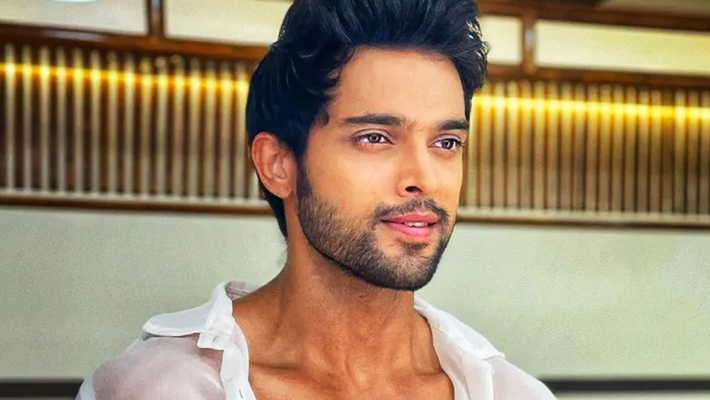 ‘কসৌটি জিন্দেগি কে’ ধারাবাহিকের অনুরাগ বসুকে ভুলে যাননি নিশ্চয়ই? দুই মরসুম ধরে একতা কপূরের এই ধারাবাহিক চলছে। অনুরাগের ভূমিকায় রয়েছেন পার্থ সমথান। ৩১ বছরের অভিনেতা অবশ্য দ্বিতীয় মরসুমে আচমকাই ধারাবাহিক থেকে সরে গিয়েছেন। তা নিয়ে যথেষ্ট শোরগোল পড়ে গিয়েছিল।