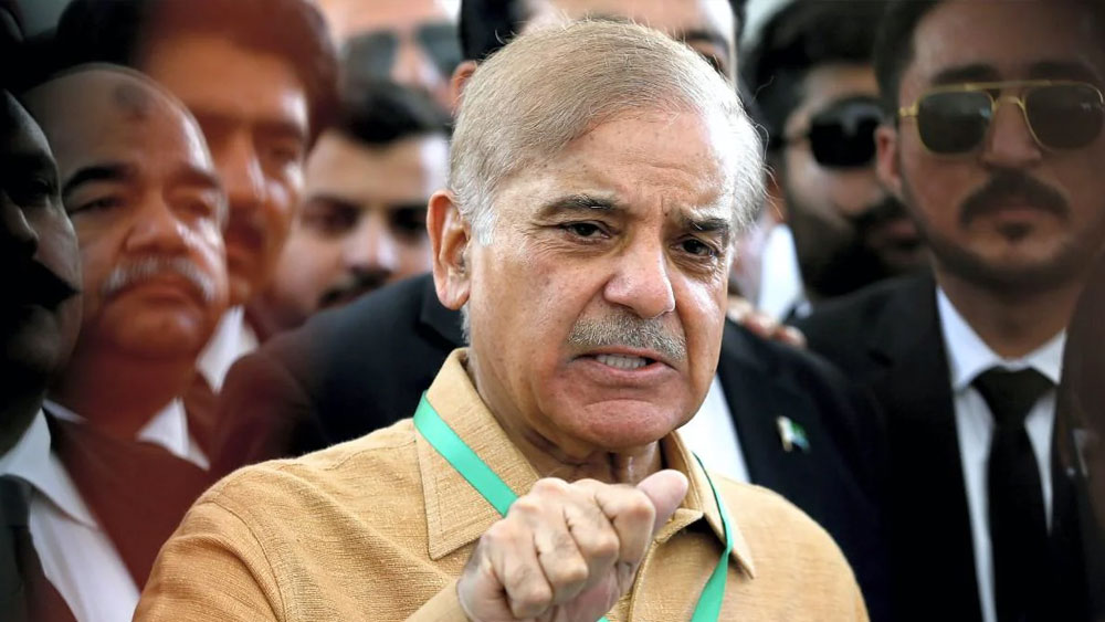  শাহবাজ শরিফ: পাকিস্তানের চার বারের প্রধানমন্ত্রী নওয়াজ শরিফের ভাই। ইমরানের মতো প্রধানমন্ত্রীত্বের মেয়াদ নওয়াজও শেষ করতে পারেননি। বর্তমানে নওয়াজ ব্রিটেনে নির্বাসিত। 