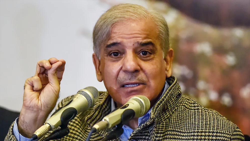 পাকিস্তানের শিল্পপতি পরিবারের ছেলে। আবেগপ্রবণ অথচ শক্তিশালী বক্তব্য রাখার জন্য তিনি খ্যাত। বক্তৃতায় কবিতা উদ্ধৃত করেন। প্রশাসক হিসাবে যথেষ্ট কঠোর বলেও পরিচিত তিনি।  