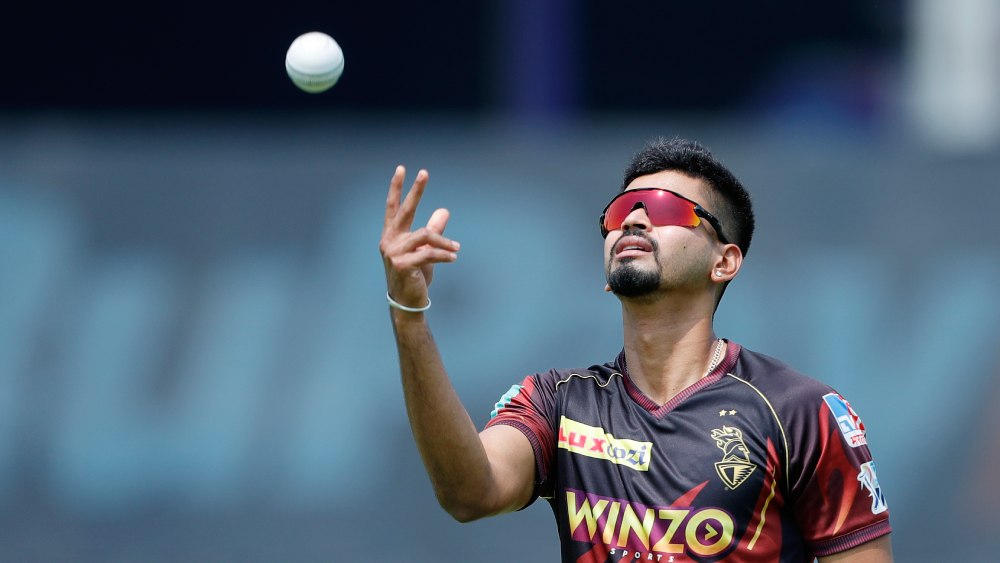 শ্রেয়স আয়ার: চিন্তা বাড়ছে কলকাতার অধিনায়কের। ব্যাট হাতে তাঁকে যেমন দলের ভরসা হয়ে উঠতে হবে, তেমনই দলকে জেতাতেও হবে নেতৃত্ব দিয়ে। তাঁর উপর আস্থা রাখতেই হবে কলকাতার টিম ম্যানেজমেন্টকে।