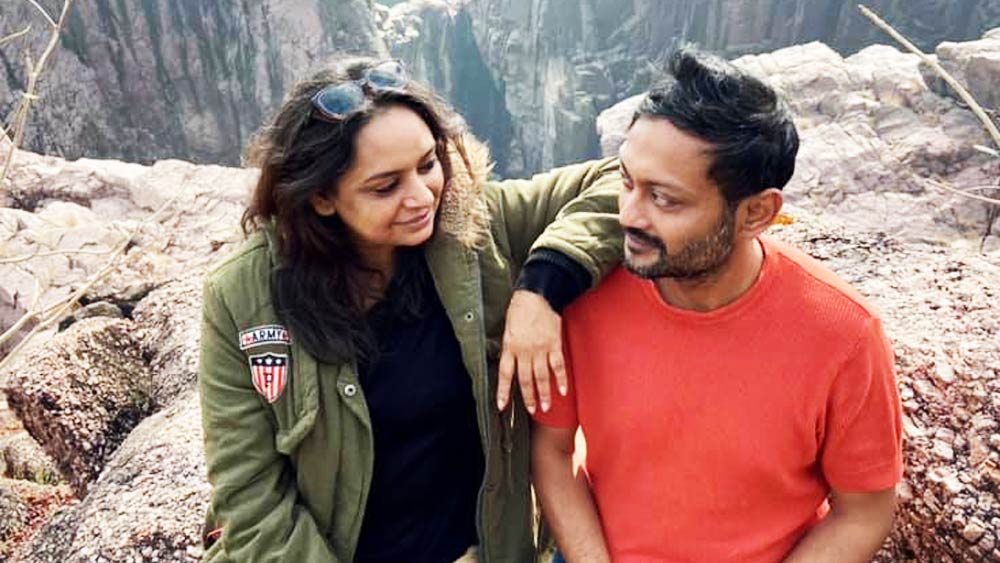 স্বামী বিরসার সঙ্গে বিদীপ্তা। 