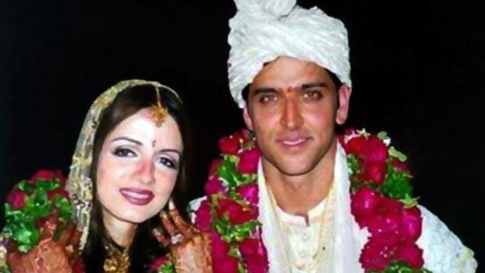 নব্বইয়ের দশকে হৃতিক রোশনের বিয়ে নিয়ে যেমন চর্চা হয়েছিল তেমনই আচমকা হৃতিক-সুজানের বিচ্ছেদ হয়ে উঠেছিল আলোচনার বিষয়৷ 