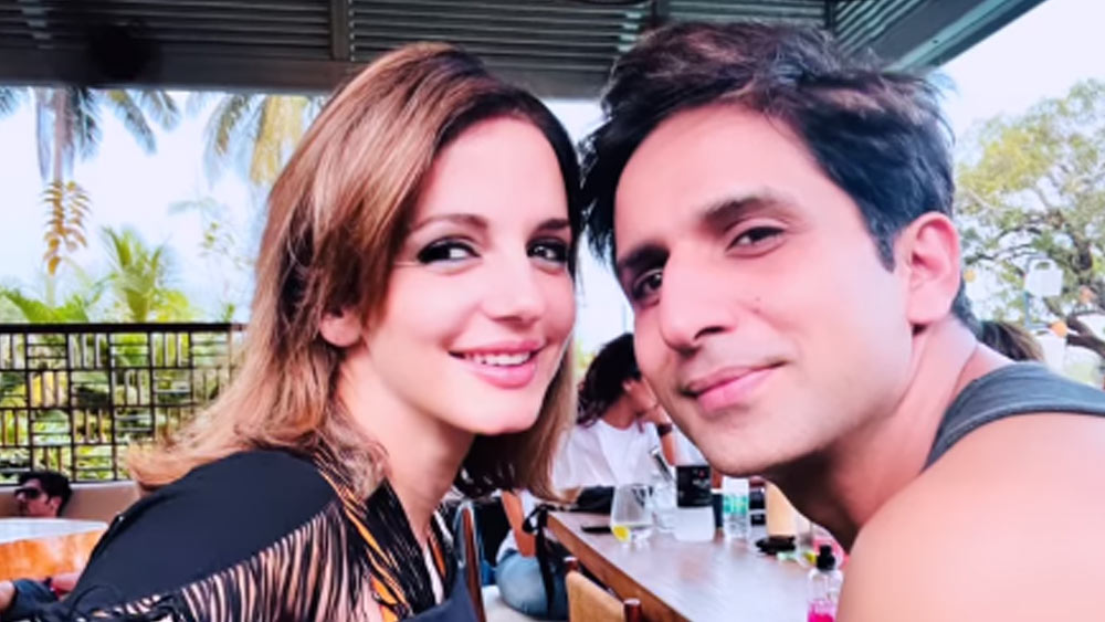 সম্প্রতি অভিনেতা আর্সলান গনির সঙ্গে সুজানের প্রেমের সম্পর্কের গুঞ্জন শোনা যাচ্ছে৷ সুজানের ইনস্টাগ্রামে রয়েছে যুগলের একাধিক ছবি৷ ছবিগুলি থেকে সুজান-আর্সলান ঘনিষ্ঠ সম্পর্কের ছবিটি সুস্পষ্ট৷