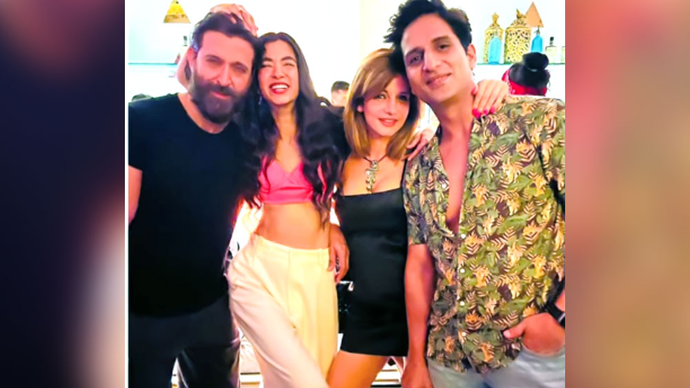 এই আনন্দ উদ্‌যাপনে সুজান তাঁর প্রাক্তন স্বামী হৃতিক রোশনকে আমন্ত্রণ জানিয়েছিলেন৷ সুজানের আমন্ত্রণে সাড়া দিয়ে হৃতিক উপস্থিত হয়েছিলেন সুজানের রেস্তরাঁতে।