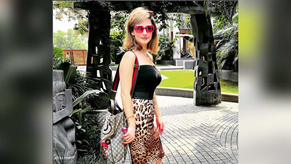  নতুন এই উদ্যোগকে সফল করার জন্য ক্রমাগত উৎসাহ দিয়েছেন সুজানের আত্মীয়, বন্ধুরা৷ সুজান তাঁদের সকলকে ধন্যবাদ জানিয়েছেন৷ 