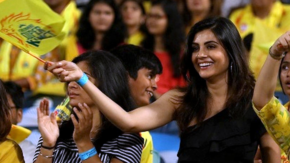 শুধু অনামীরাও নন, গ্যালারিতে হাজির থেকে বিখ্যাত হওয়ার তালিকা আরও লম্বা। সেখানে খ্যাতনামী বা তাঁদের পরিচিতেরাও রয়েছেন।