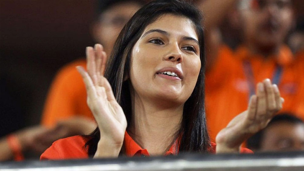 চেন্নাইয়ের জোরে বোলার দীপক চাহারের বোন মালতি এ ভাবেই দলকে সমর্থন করতে এসে বিখ্যাত হন। হায়দরাবাদের সিইও কাব্য মরানের ক্ষেত্রেও একই কথা প্রযোজ্য।