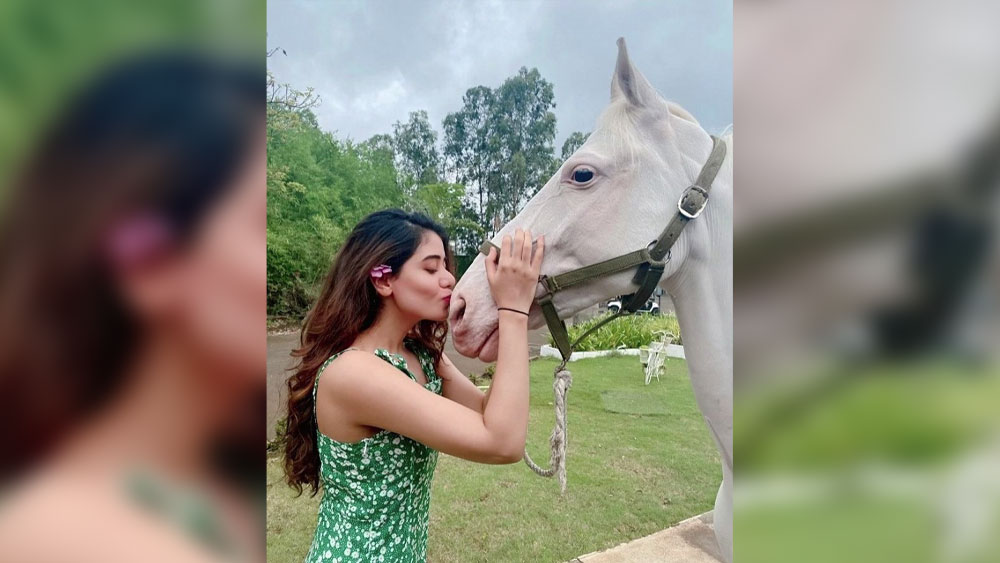 অভিনয় ছাড়াও নাচতে খুবই ভালবাসেন আরতি। ইনস্টাগ্রাম প্রোফাইল ঘাঁটলে তাঁর নাচের একাধিক ভিডিয়ো পাওয়া যাবে।