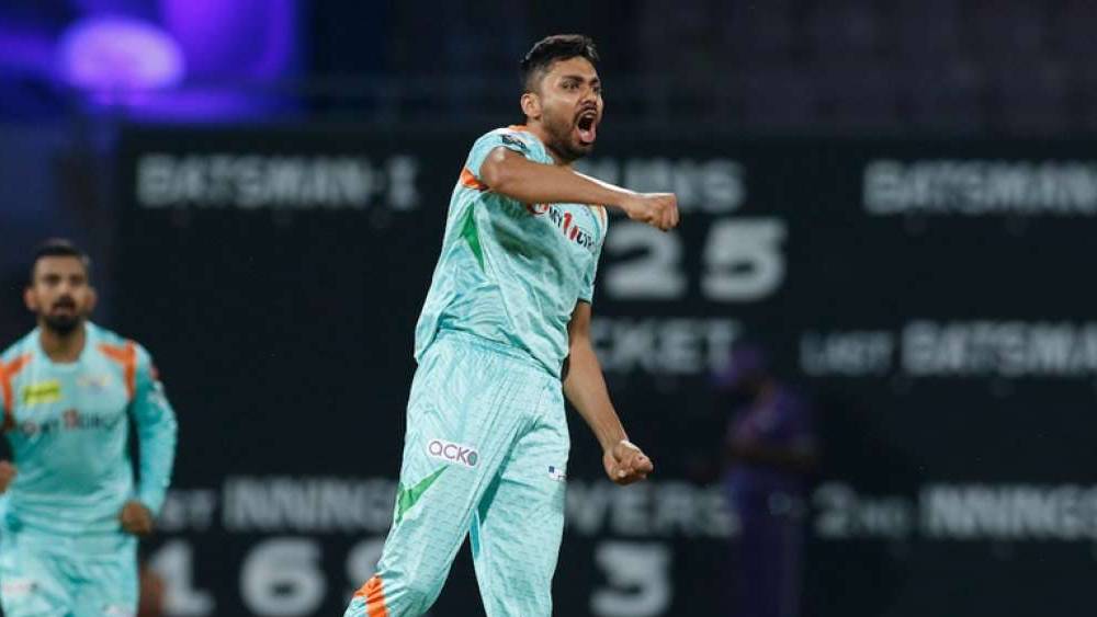 তালিকায় পঞ্চম স্থানে আবেশ খান। লখনউয়ের এই পেসার পাঁচ ম্যাচে ৮ উইকেট নিয়েছেন। সেরা ২৪ রান দিয়ে ৪ উইকেট। সম সংখ্যক উইকেট নিলেও ম্যাচ বেশি খেলায় তালিকায় পরে রয়েছেন আবেশ। 