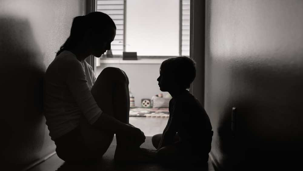 এই প্রসঙ্গে নাবালিকার বাবা বলেন, ‘‘আমাদের মতো মানুষের প্রতি কারও কোনও সহানুভূতি নেই। আমি এক জন দরিদ্র মানুষ। আমার কাছে টাকা নেই। প্রতিদিন হাসপাতাল থেকে আদালতে ছুটছি। আমি যদি আমার মেয়ের বিচারের জন্য এ দিক-ও দিক ছুটতে থাকি, তা হলে পরিবার কী করে সামলাব? আমরা চাই না আমার মেয়ের কোনও অবাঞ্ছিত সন্তানের জন্ম দিক। ওর মাত্র ১৩ বছর বয়স। এখন সন্তানের জন্ম দিলে আমার মেয়েকে বিয়ে কে করবে?’’