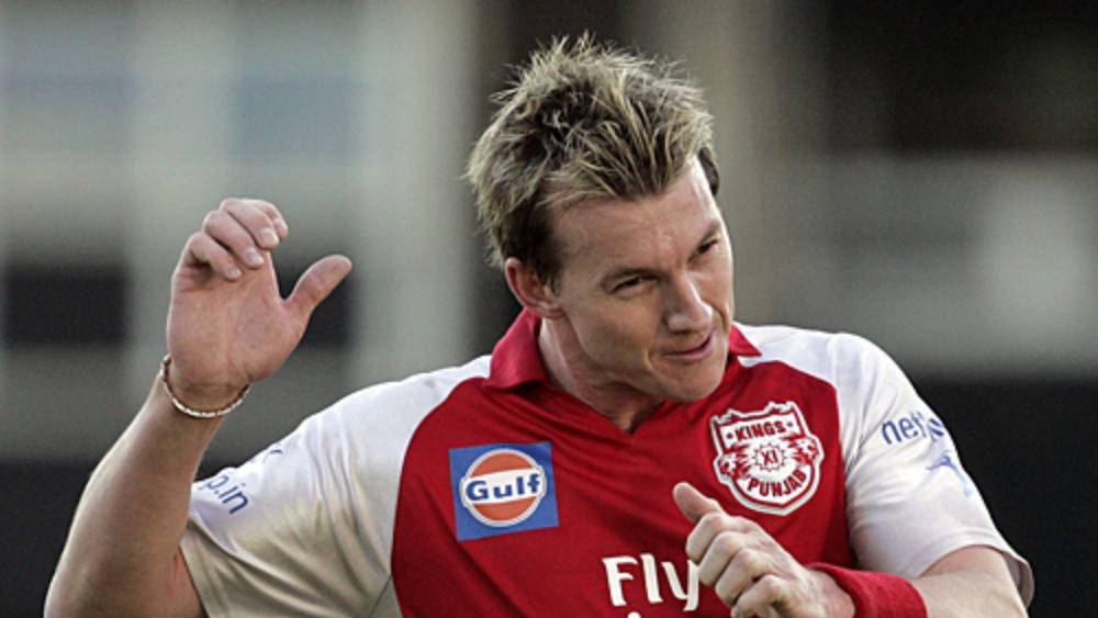 সেই ম্যাচেই পঞ্জাবের হয়ে প্রথম উইকেট নেন অস্ট্রেলিয়ার ব্রেট লি। পার্থিব পটেলকে আউট করেন লি। তিনিও সেই ম্যাচে একটিই উইকেট পান।