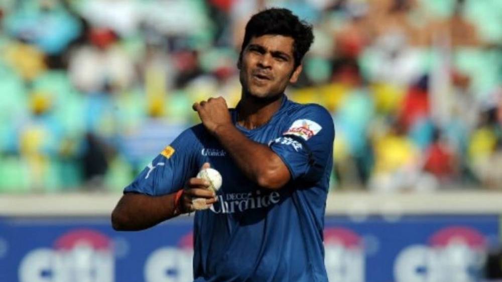 আইপিএলের ২০০৮ থেকে ২০১২ সাল পর্যন্ত খেলেছিল ডেকান চার্জার্স। প্রথম বছর তাদের হয়ে প্রথম উইকেট নেন রুদ্রপ্রতাপ সিংহ। কলকাতার ব্রেন্ডন ম্যাকালামকে আউট করেন তিনি।