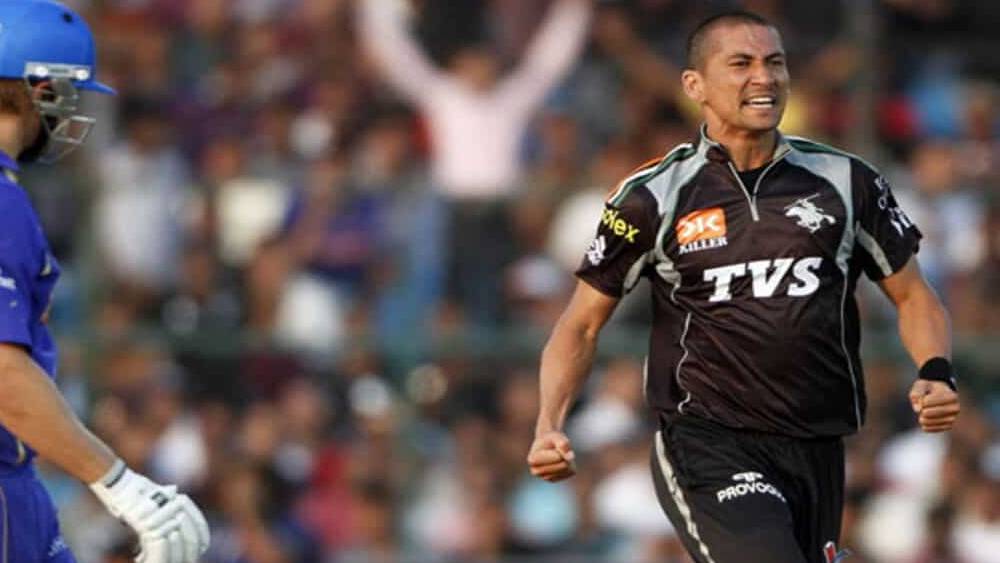 সেই বছরই প্রথম খেলতে আসে পুণে ওয়ারিয়র্স। ২০১৩ সাল পর্যন্ত খেলে তারা। সেই দলের হয়ে প্রথম উইকেট নেন আলফন্সো থমাস। পঞ্জাবের অধিনায়ক অ্যাডাম গিলক্রিস্টকে আউট করেন তিনি। ম্যাচে ২ উইকেট নেন থমাস।