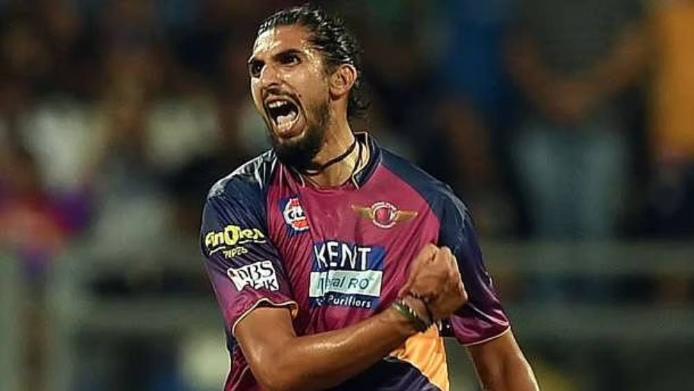 ২০১৬ সালে আইপিএল খেলার সুযোগ পায় রাইজিং পুণে সুপার জায়ান্টস। ২০১৮ সাল পর্যন্ত খেলে তারা। পুণের হয়ে প্রথম উইকেট নেন ইশান্ত শর্মা। মুম্বইয়ের অধিনায়ক রোহিত শর্মাকে আউট করেন তিনি। ম্যাচে ২ উইকেট নেন ইশান্ত।