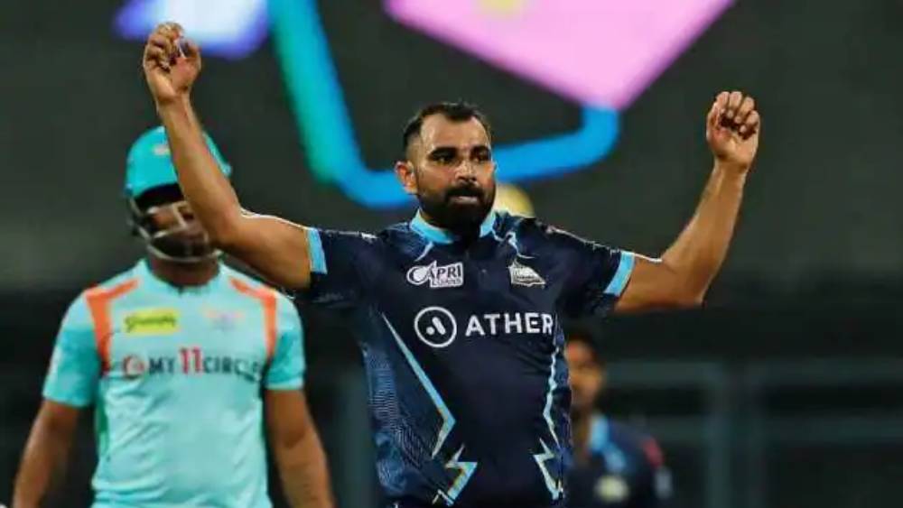 এ বারের আইপিএলেই প্রথম খেলছে গুজরাত টাইটান্স। তাদের হয়ে প্রথম উইকেট নেন মহম্মদ শামি। ম্যাচের প্রথম বলেই লখনউ সুপার জায়ান্টসের অধিনায়ক লোকেশ রাহুলকে আউট করেন তিনি। ম্যাচে শামি নেন ৩ উইকেট।