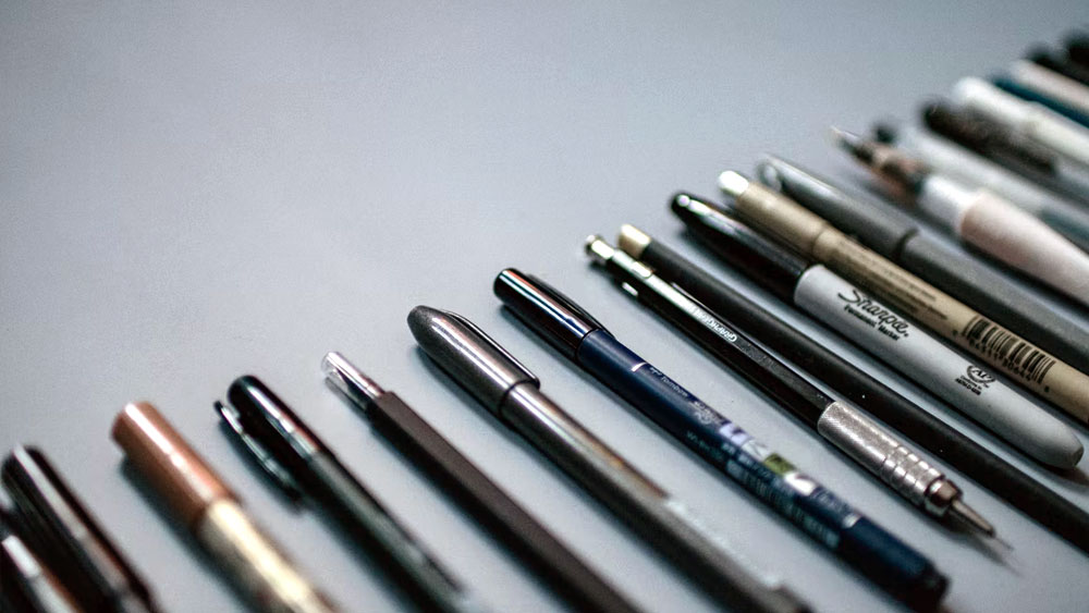 মানুষের জীবনে পেন একটি গুরুত্বপূর্ণ জায়গা করে নিয়েছে বহু যুগ ধরেই। চরিত্র এবং বৈশিষ্ট্য বদলে পেন বারবার নয়া রূপে ধরা দিয়েছে।