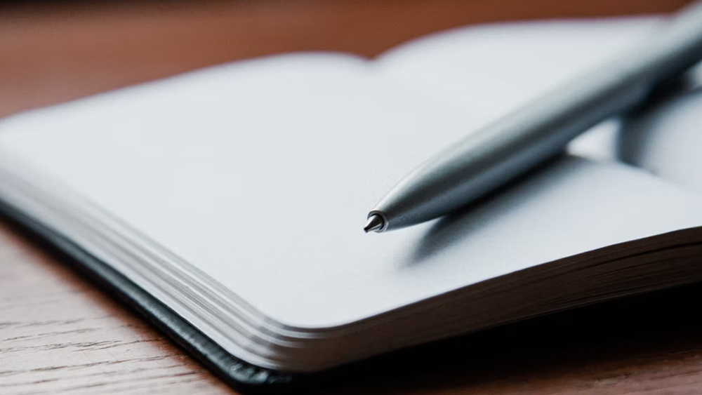 প্রথম দিকে ফাউন্টেন পেনের চল থাকলেও ধীরে ধীরে জেল পেন এবং বল পেনের জনপ্রিয়তা বাড়ে। কারণ, ব্যবহার করা অনেক সহজ। পাশাপাশি ফাউন্টেন পেনের মতো বাইরে থেকে কালি ভরতে হয় না।