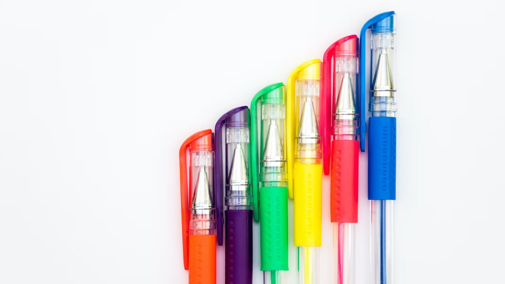 বিভিন্ন কালির পেন স্কুল জীবনে প্রতিটি পড়ুয়ার কাছে এক আলাদা আকর্ষণের বিষয়।